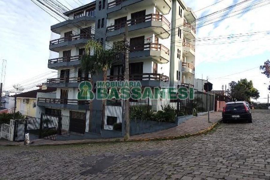 Apartamento com 75m², 2 dormitórios, 1 vaga, no bairro Madureira em Caxias do Sul para Comprar