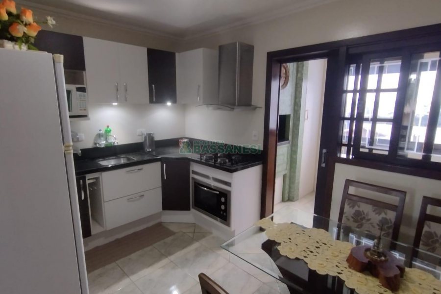 Apartamento com 75m², 2 dormitórios, 1 vaga, no bairro Madureira em Caxias do Sul para Comprar