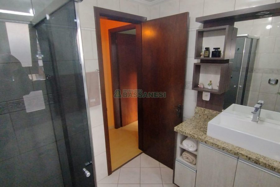 Apartamento com 75m², 2 dormitórios, 1 vaga, no bairro Madureira em Caxias do Sul para Comprar