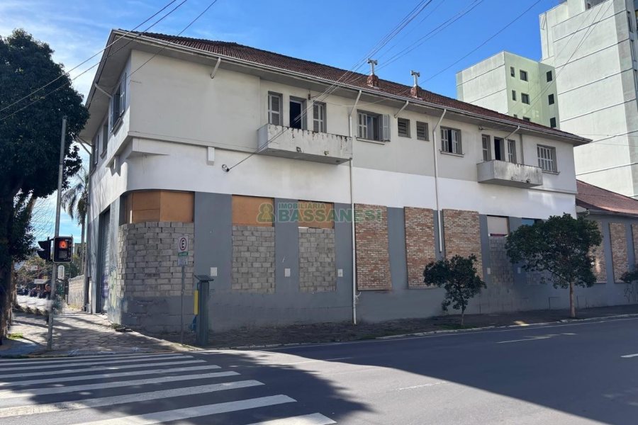 Loja com 1800m², no bairro Centro em Caxias do Sul para Alugar