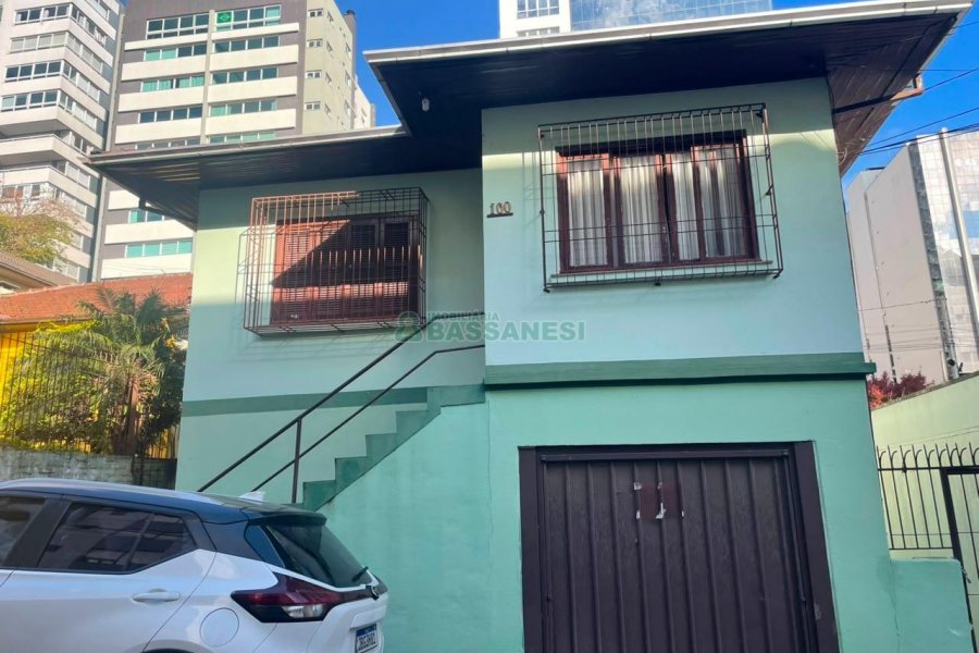 Casa Comercial com 166m², 3 dormitórios, 1 vaga, no bairro Exposição em Caxias do Sul para Comprar