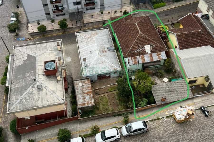 Casa Comercial com 166m², 3 dormitórios, 1 vaga, no bairro Exposição em Caxias do Sul para Comprar