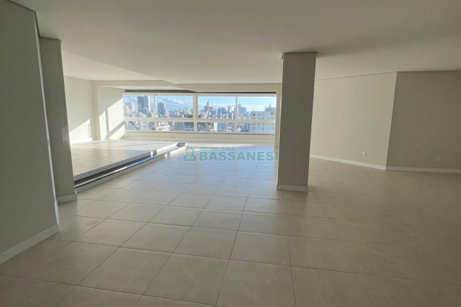 Apartamento com 349m², 3 dormitórios, 2 vagas, no bairro Lourdes em Caxias do Sul para Comprar