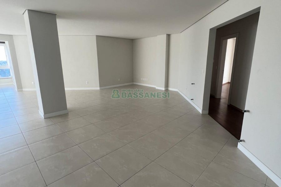 Apartamento com 349m², 3 dormitórios, 2 vagas, no bairro Lourdes em Caxias do Sul para Comprar