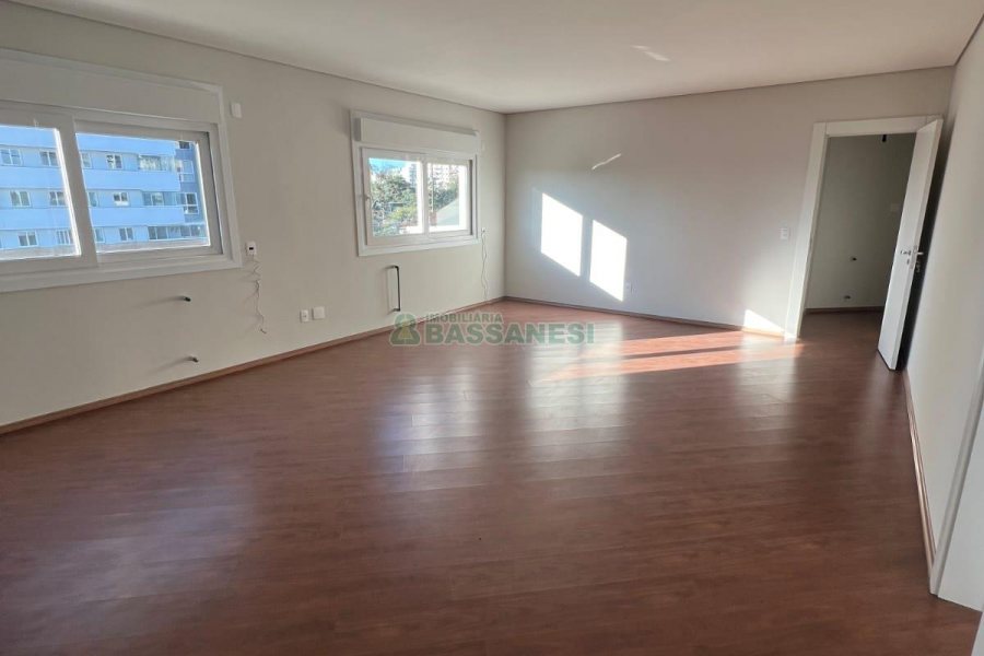 Apartamento com 349m², 3 dormitórios, 2 vagas, no bairro Lourdes em Caxias do Sul para Comprar