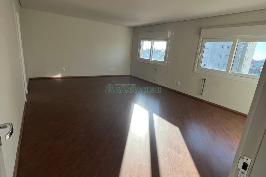 Apartamento com 349m², 3 dormitórios, 2 vagas, no bairro Lourdes em Caxias do Sul para Comprar