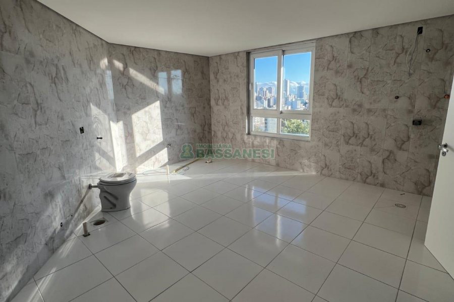 Apartamento com 349m², 3 dormitórios, 2 vagas, no bairro Lourdes em Caxias do Sul para Comprar