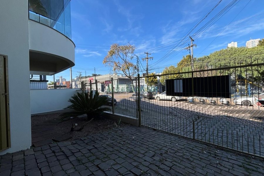 Pavilhão com 450m², no bairro São José em Caxias do Sul para Alugar