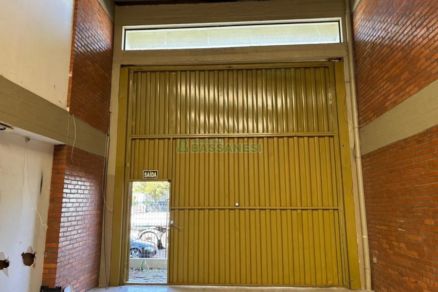 Pavilhão com 450m², no bairro São José em Caxias do Sul para Alugar