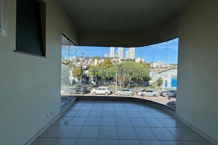 Pavilhão com 450m², no bairro São José em Caxias do Sul para Alugar