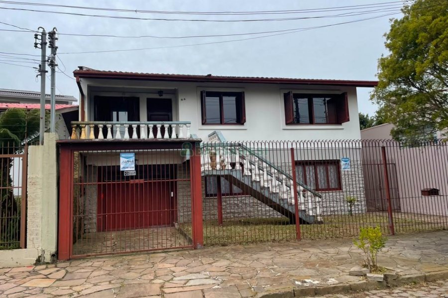 Casa com 175m², 3 dormitórios, 2 vagas, no bairro Jardim América em Caxias do Sul para Comprar