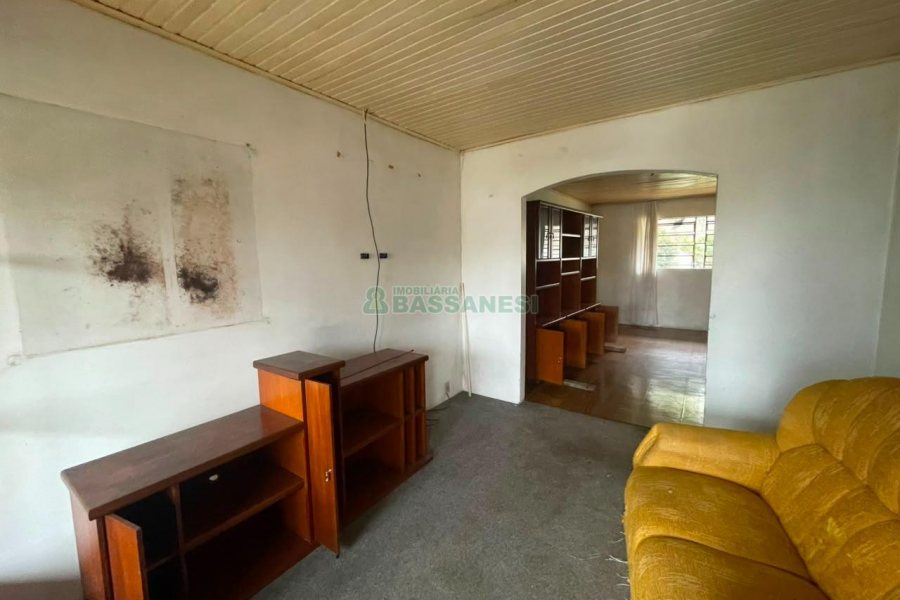 Casa com 175m², 3 dormitórios, 2 vagas, no bairro Jardim América em Caxias do Sul para Comprar