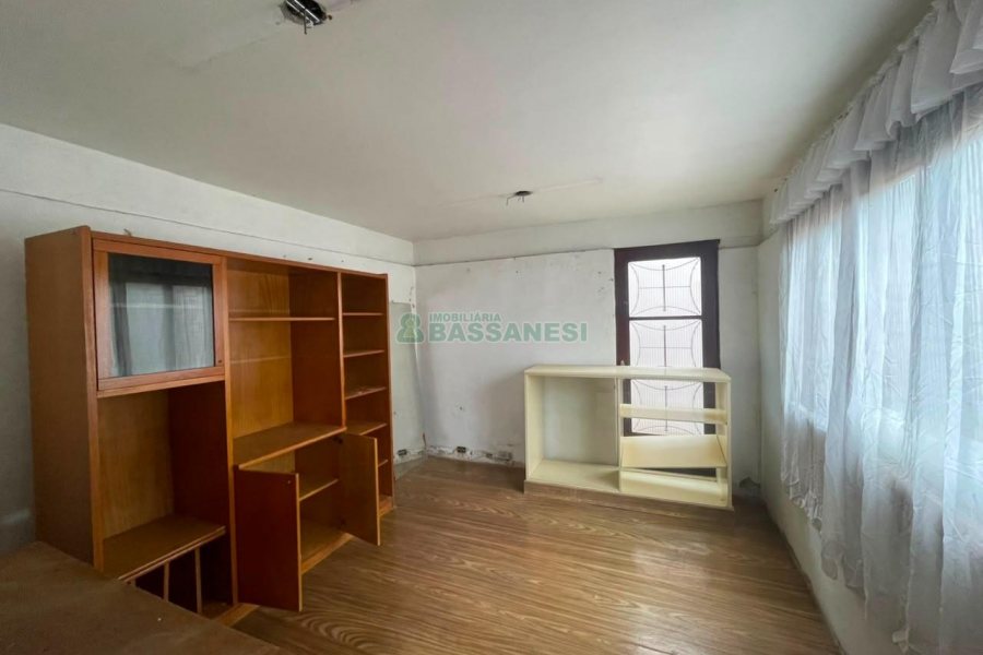 Casa com 175m², 3 dormitórios, 2 vagas, no bairro Jardim América em Caxias do Sul para Comprar
