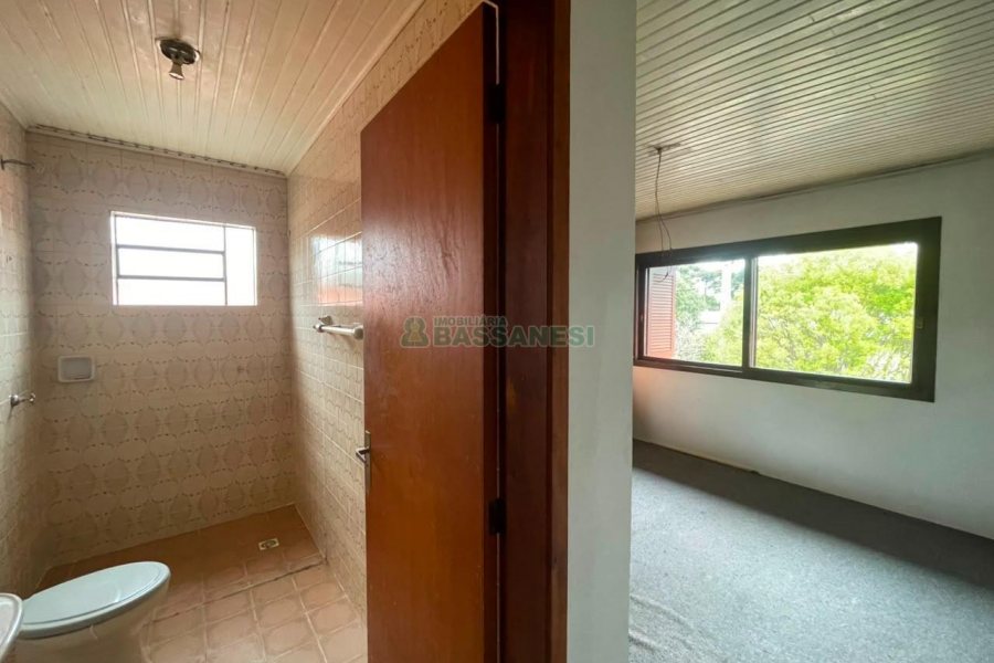 Casa com 175m², 3 dormitórios, 2 vagas, no bairro Jardim América em Caxias do Sul para Comprar