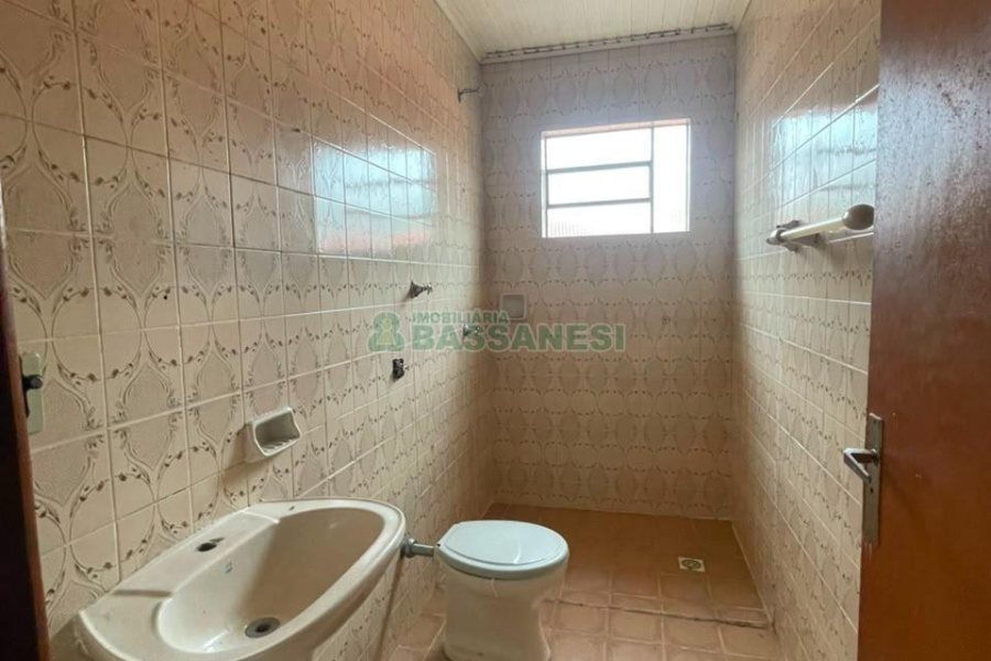 Casa com 175m², 3 dormitórios, 2 vagas, no bairro Jardim América em Caxias do Sul para Comprar