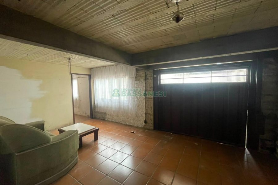 Casa com 175m², 3 dormitórios, 2 vagas, no bairro Jardim América em Caxias do Sul para Comprar