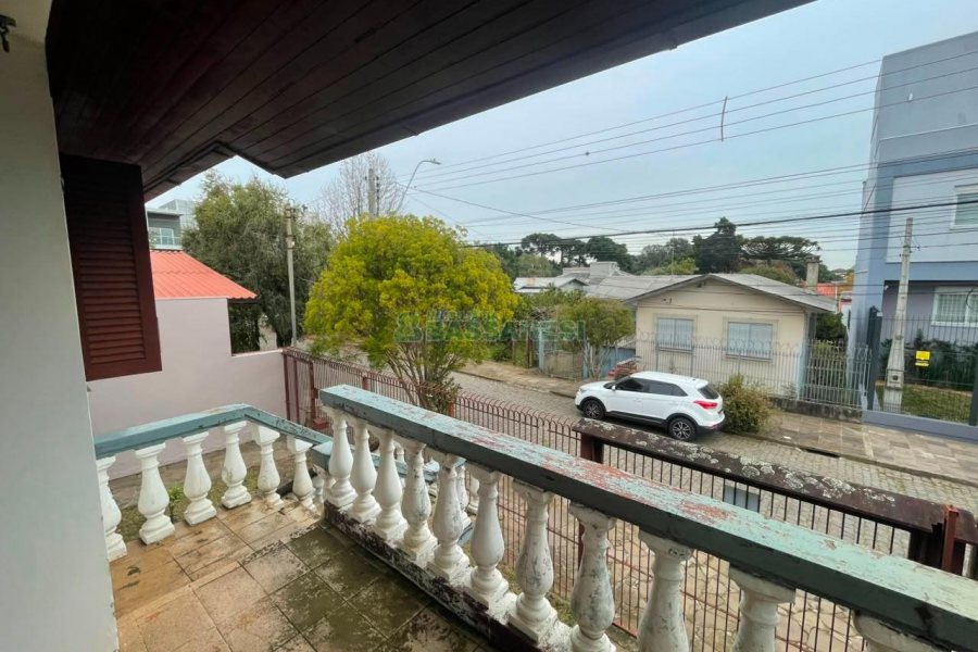 Casa com 175m², 3 dormitórios, 2 vagas, no bairro Jardim América em Caxias do Sul para Comprar