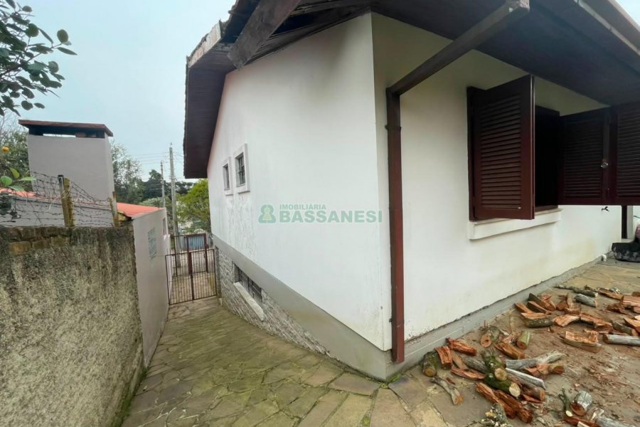 Casa com 175m², 3 dormitórios, 2 vagas, no bairro Jardim América em Caxias do Sul para Comprar
