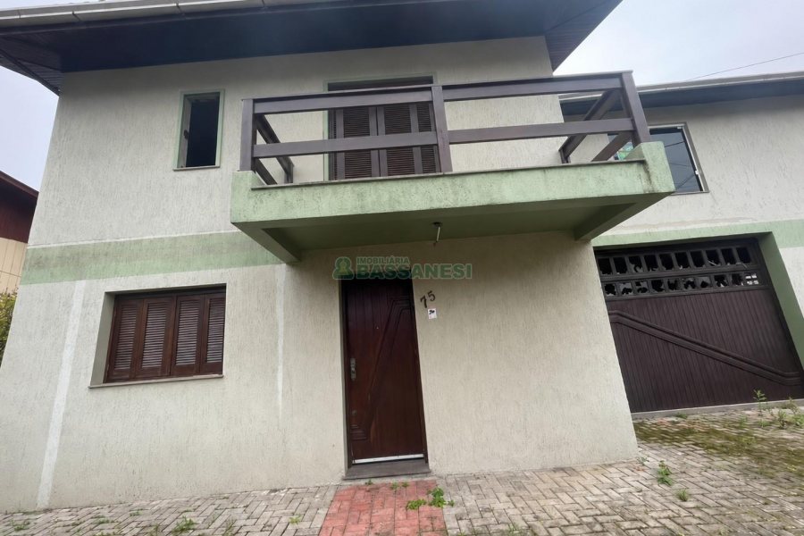 Casa com 180m², 3 dormitórios, 2 vagas, no bairro Jardim América em Caxias do Sul para Comprar