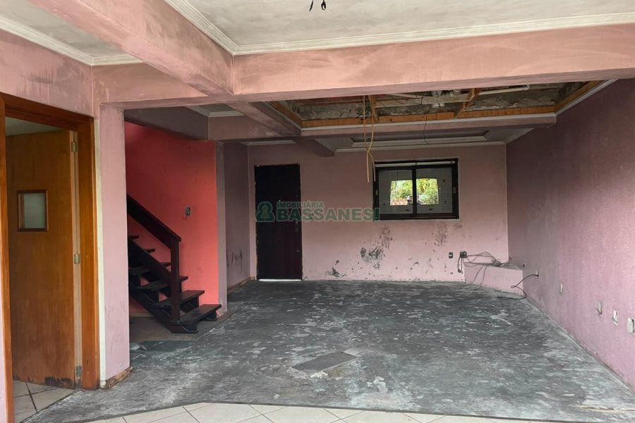 Casa com 180m², 3 dormitórios, 2 vagas, no bairro Jardim América em Caxias do Sul para Comprar