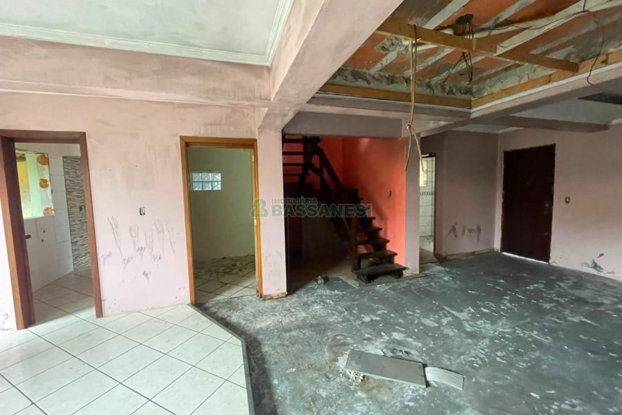 Casa com 180m², 3 dormitórios, 2 vagas, no bairro Jardim América em Caxias do Sul para Comprar