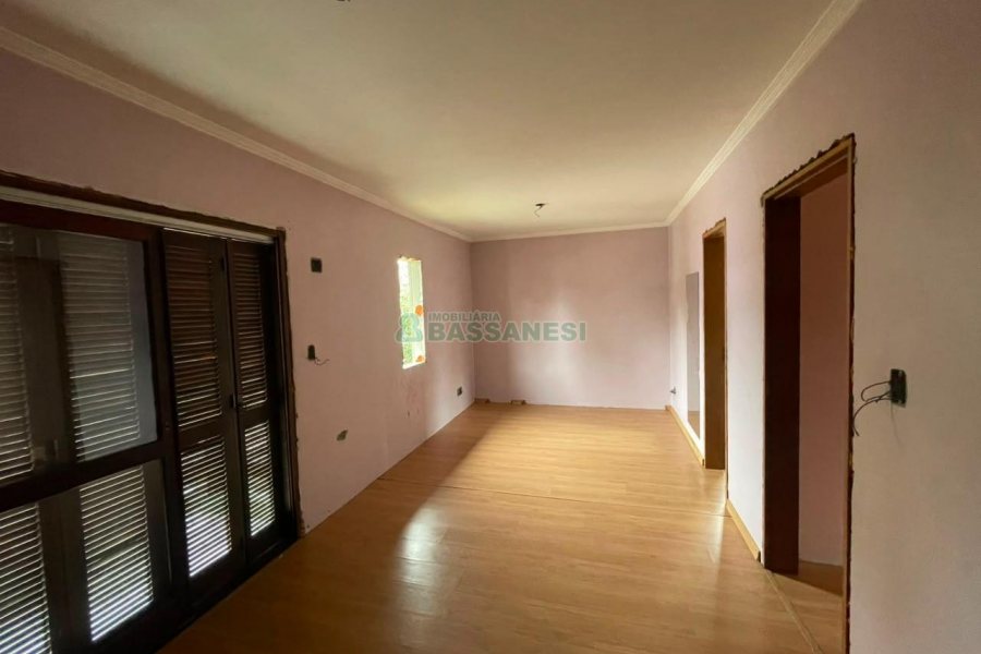 Casa com 180m², 3 dormitórios, 2 vagas, no bairro Jardim América em Caxias do Sul para Comprar