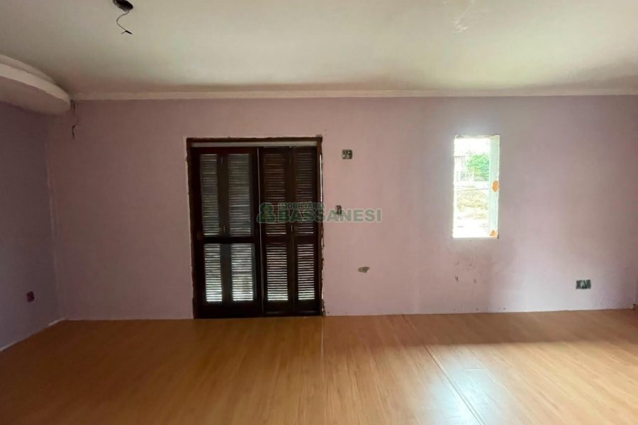 Casa com 180m², 3 dormitórios, 2 vagas, no bairro Jardim América em Caxias do Sul para Comprar