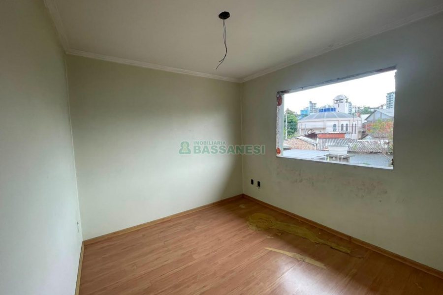 Casa com 180m², 3 dormitórios, 2 vagas, no bairro Jardim América em Caxias do Sul para Comprar