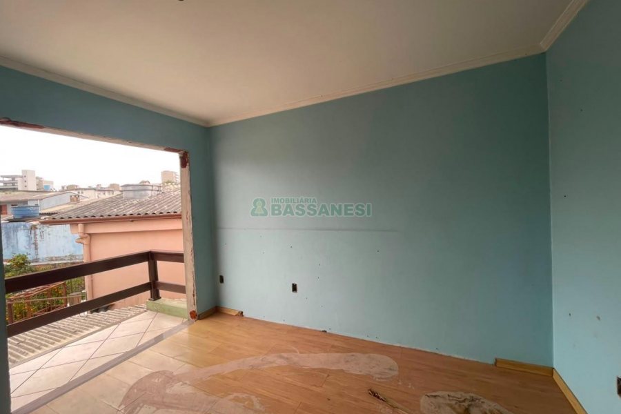 Casa com 180m², 3 dormitórios, 2 vagas, no bairro Jardim América em Caxias do Sul para Comprar