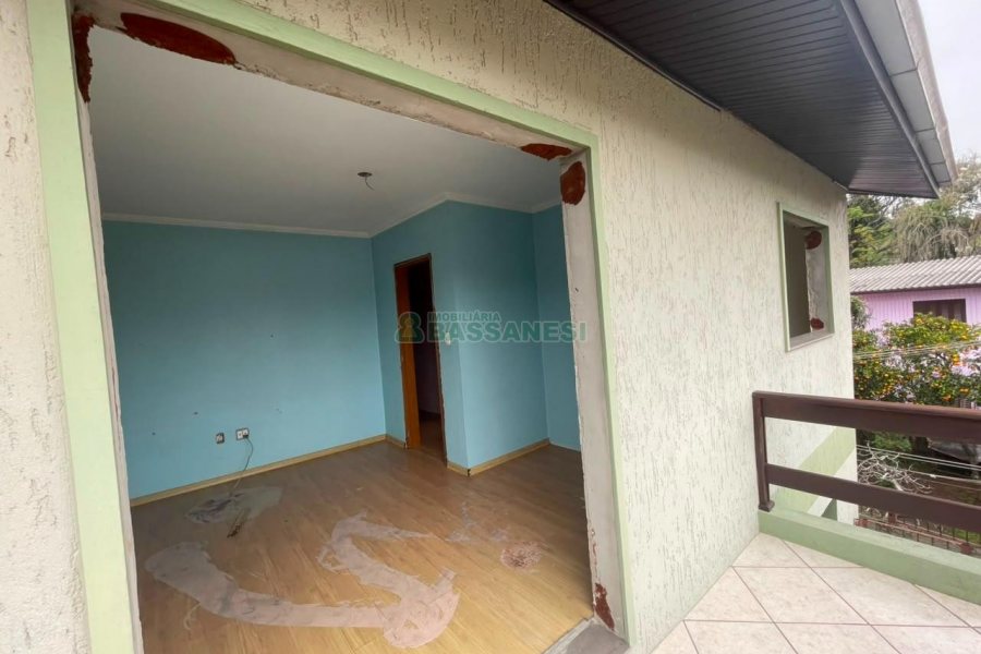 Casa com 180m², 3 dormitórios, 2 vagas, no bairro Jardim América em Caxias do Sul para Comprar