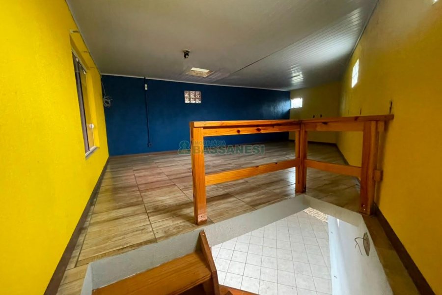 Casa com 180m², 3 dormitórios, 2 vagas, no bairro Jardim América em Caxias do Sul para Comprar