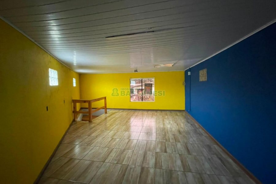 Casa com 180m², 3 dormitórios, 2 vagas, no bairro Jardim América em Caxias do Sul para Comprar