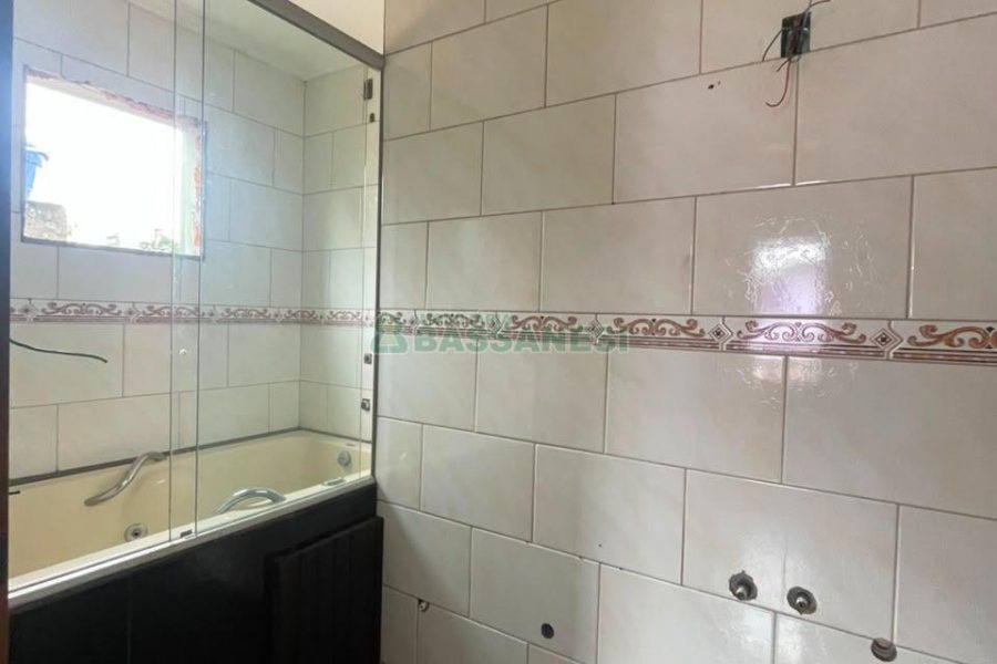 Casa com 180m², 3 dormitórios, 2 vagas, no bairro Jardim América em Caxias do Sul para Comprar
