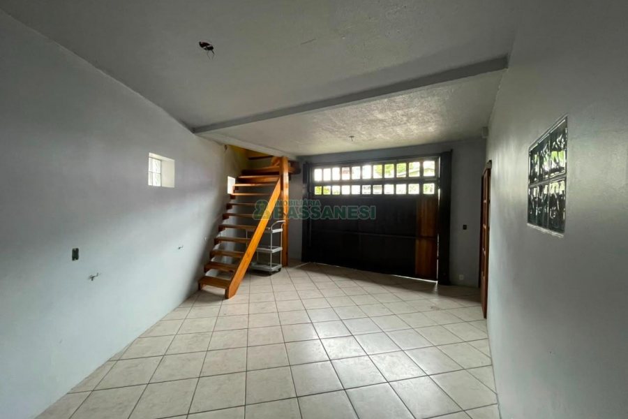 Casa com 180m², 3 dormitórios, 2 vagas, no bairro Jardim América em Caxias do Sul para Comprar
