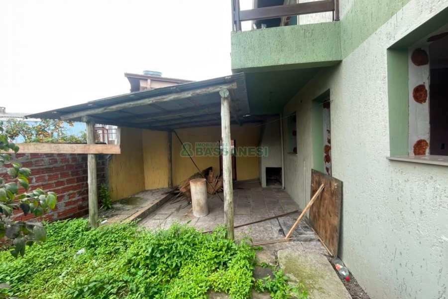 Casa com 180m², 3 dormitórios, 2 vagas, no bairro Jardim América em Caxias do Sul para Comprar