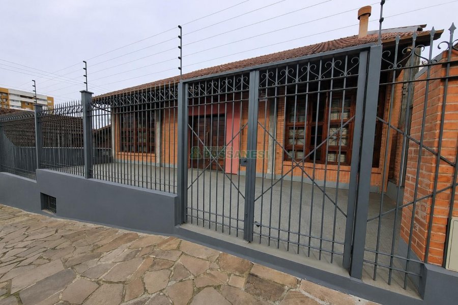 Casa Comercial com 270m², 4 vagas, no bairro Exposição em Caxias do Sul para Alugar