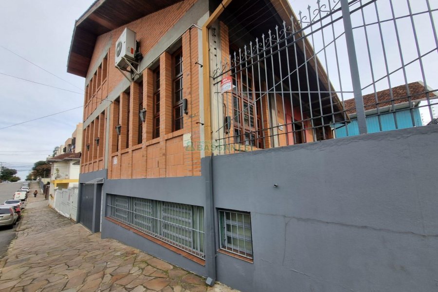 Casa Comercial com 270m², 4 vagas, no bairro Exposição em Caxias do Sul para Alugar