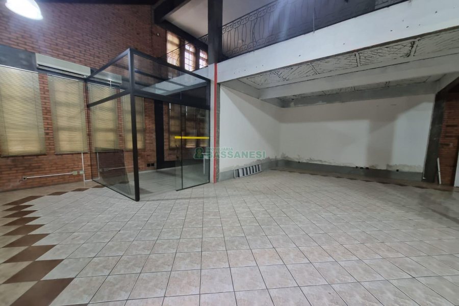 Casa Comercial com 270m², 4 vagas, no bairro Exposição em Caxias do Sul para Alugar