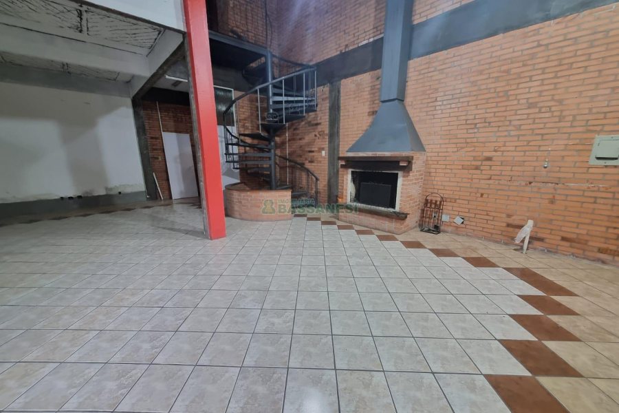 Casa Comercial com 270m², 4 vagas, no bairro Exposição em Caxias do Sul para Alugar
