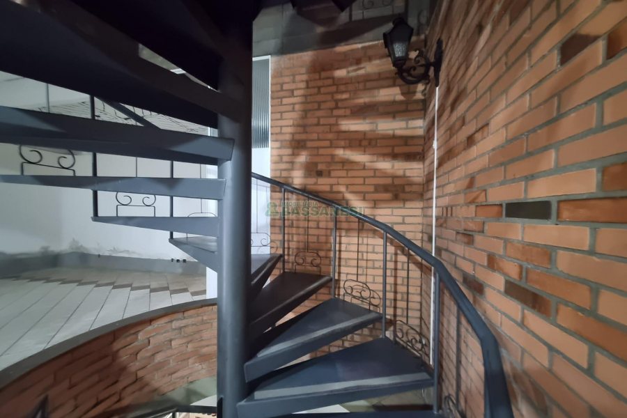 Casa Comercial com 270m², 4 vagas, no bairro Exposição em Caxias do Sul para Alugar