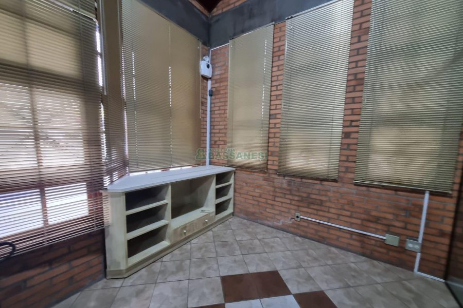 Casa Comercial com 270m², 4 vagas, no bairro Exposição em Caxias do Sul para Alugar