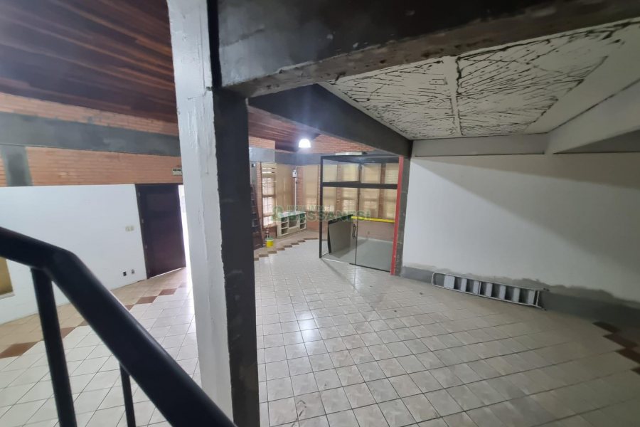 Casa Comercial com 270m², 4 vagas, no bairro Exposição em Caxias do Sul para Alugar