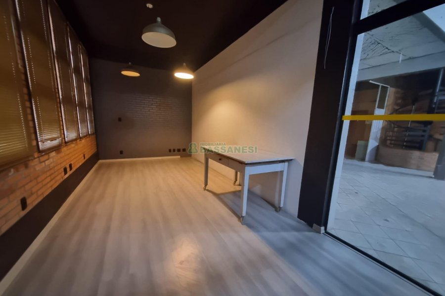 Casa Comercial com 270m², 4 vagas, no bairro Exposição em Caxias do Sul para Alugar