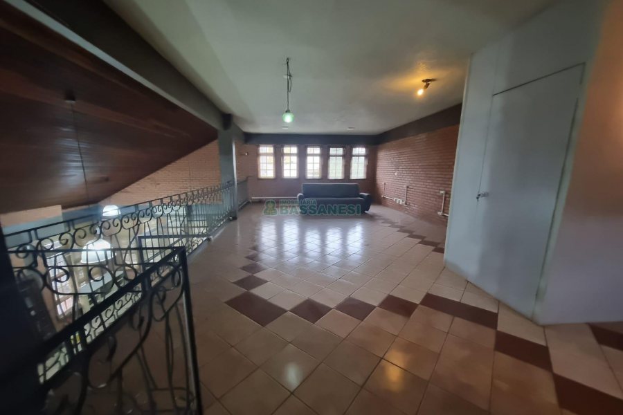 Casa Comercial com 270m², 4 vagas, no bairro Exposição em Caxias do Sul para Alugar