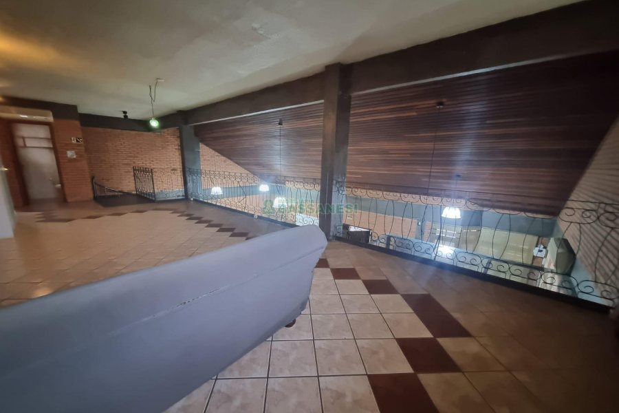 Casa Comercial com 270m², 4 vagas, no bairro Exposição em Caxias do Sul para Alugar