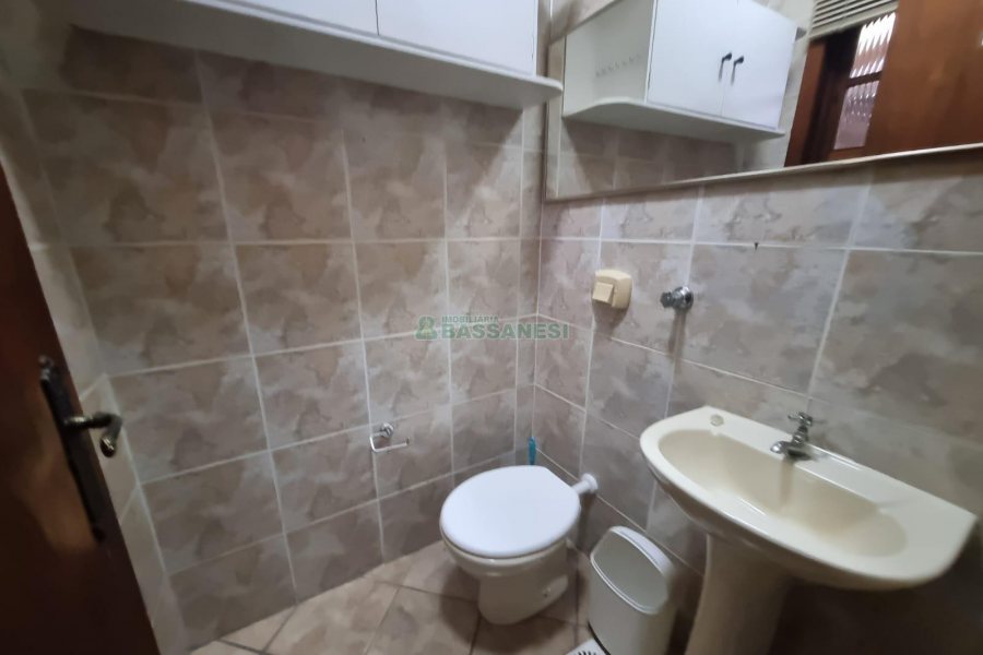 Casa Comercial com 270m², 4 vagas, no bairro Exposição em Caxias do Sul para Alugar