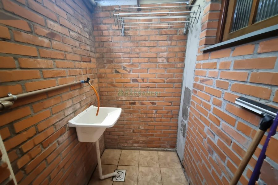 Casa Comercial com 270m², 4 vagas, no bairro Exposição em Caxias do Sul para Alugar