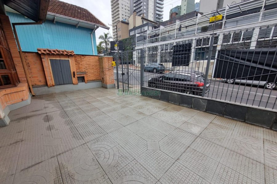 Casa Comercial com 270m², 4 vagas, no bairro Exposição em Caxias do Sul para Alugar