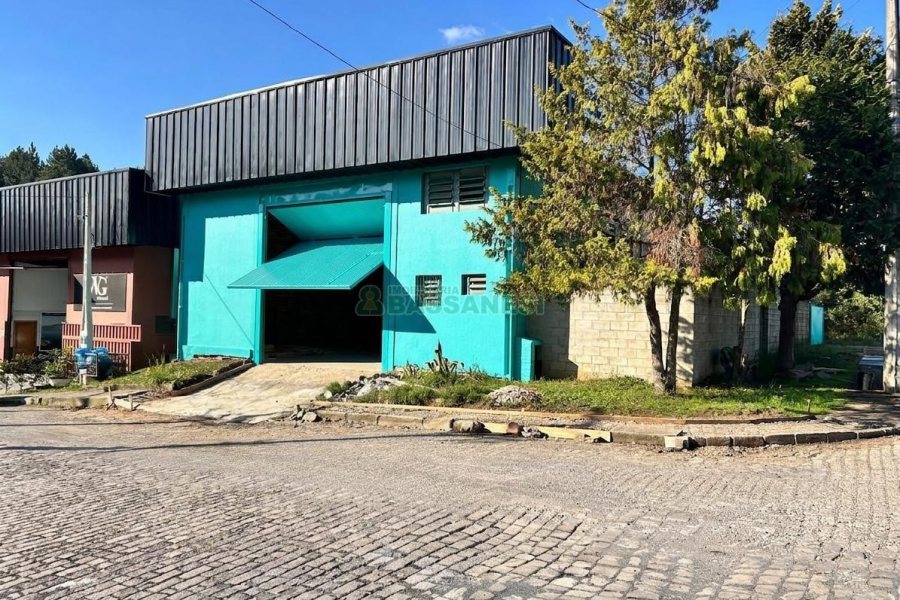 Pavilhão com 400m², no bairro Desvio Rizzo em Caxias do Sul para Alugar