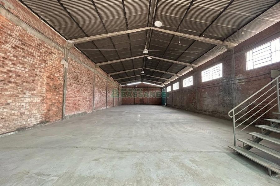 Pavilhão com 400m², no bairro Desvio Rizzo em Caxias do Sul para Alugar